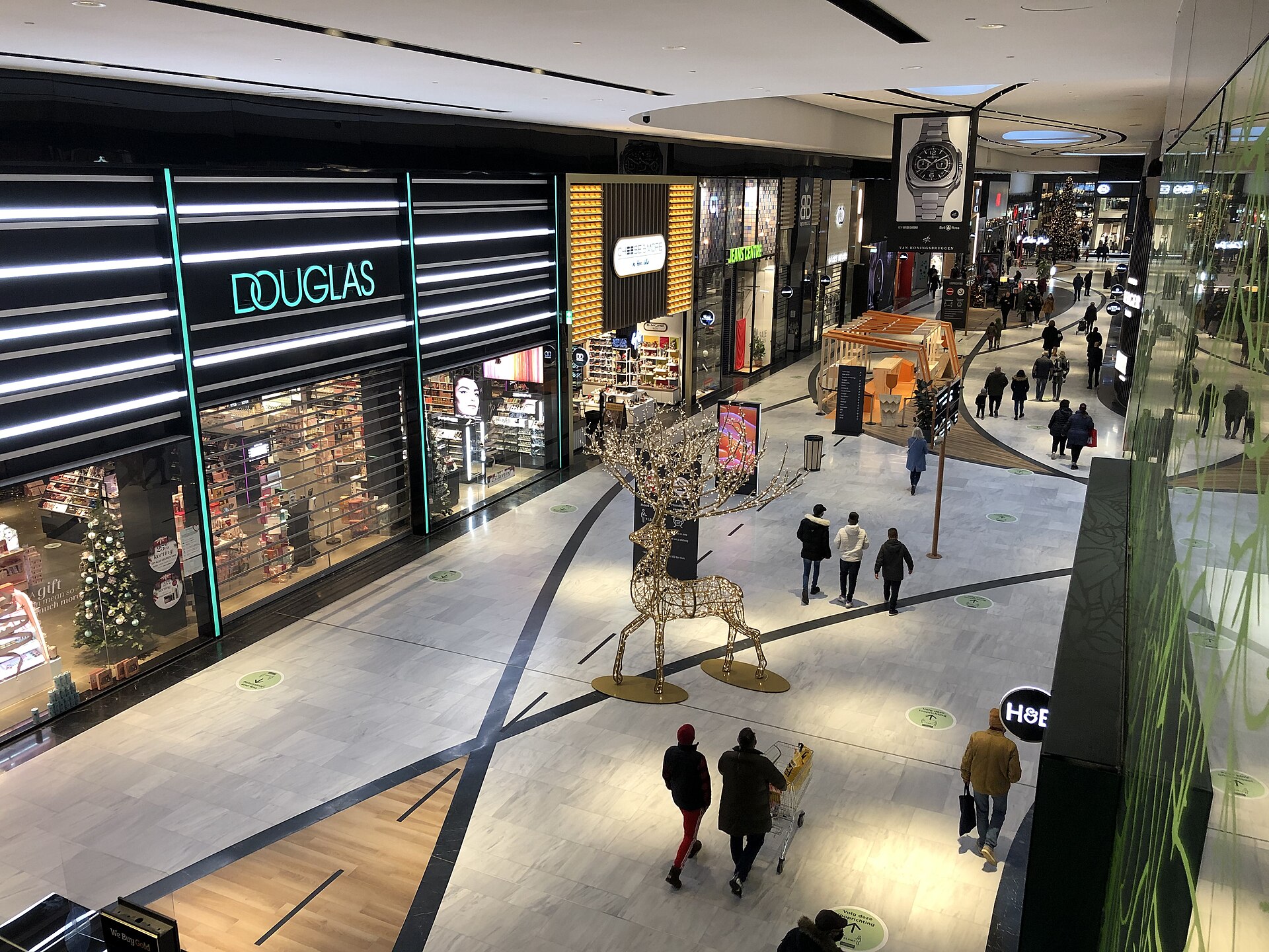 Shopping Mall jobs in Netherlands — real workplace scene