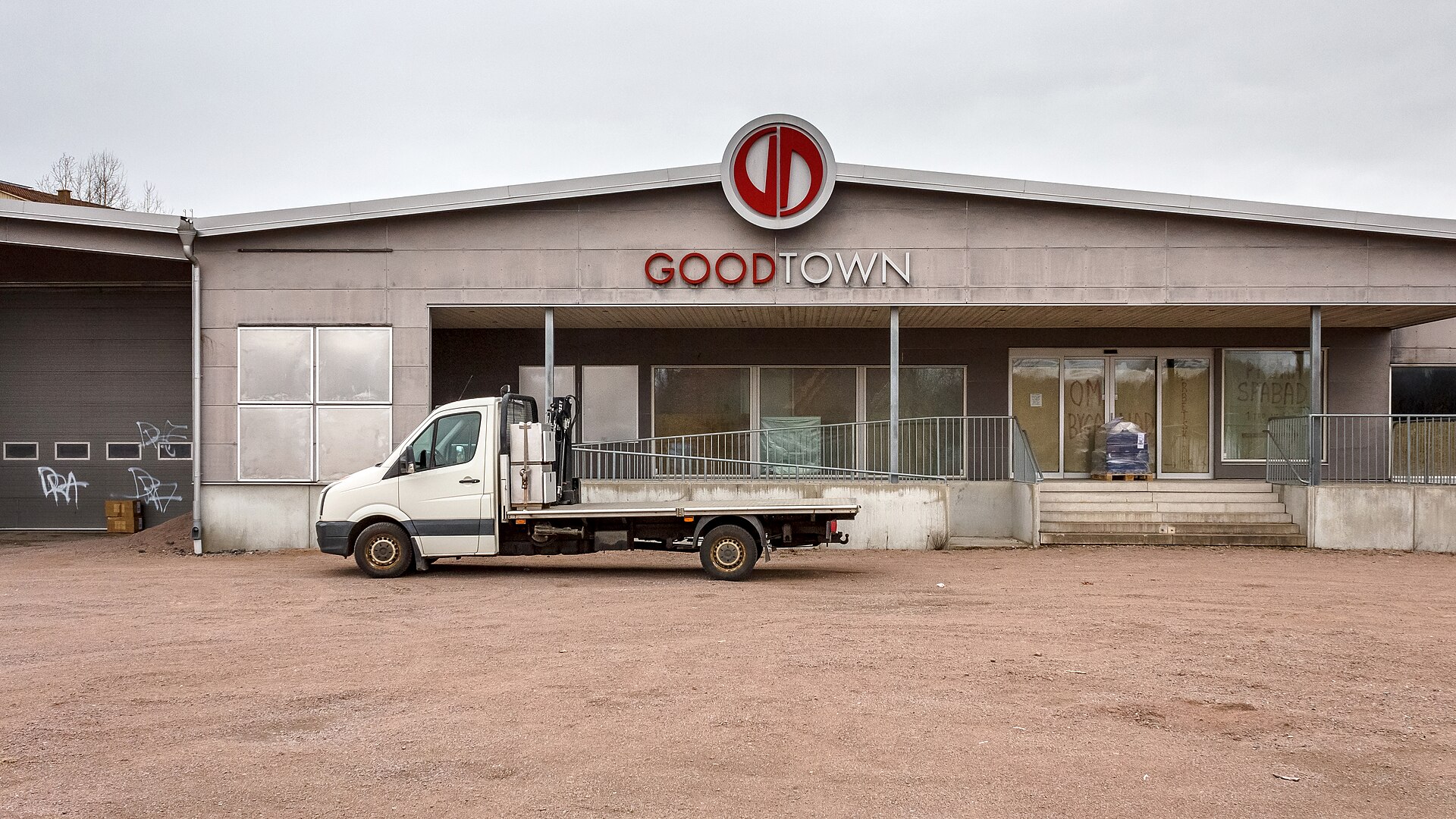 Truck Loading Helper jobs in Italy — real workplace scene
